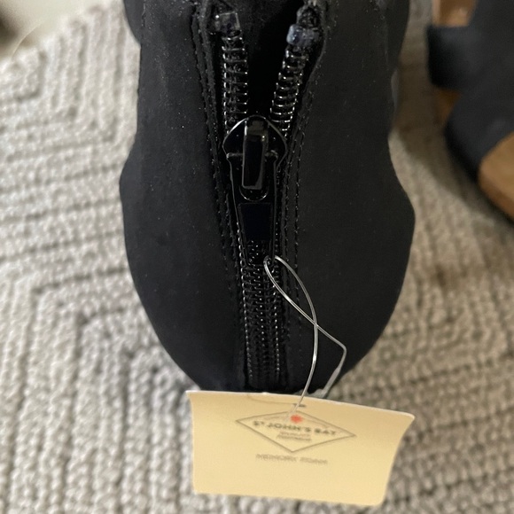 ( NEW ) ST.JOHN’S BAY Black Sandals - Picture 8 of 10